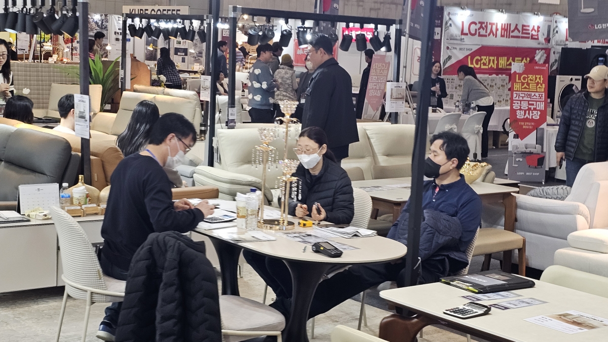 25.11 고양 가구엑스포 관람객